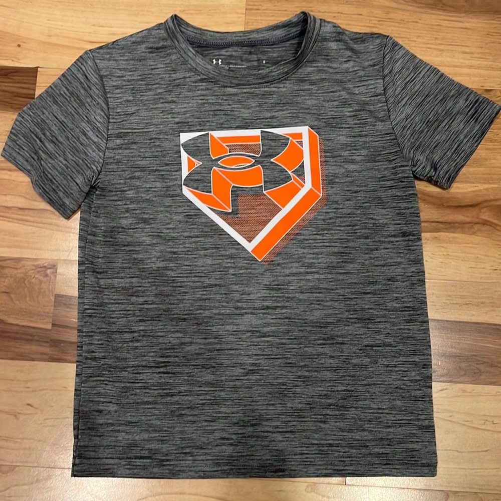 Boys Under Armour dri-fit short sleeve. Size 6